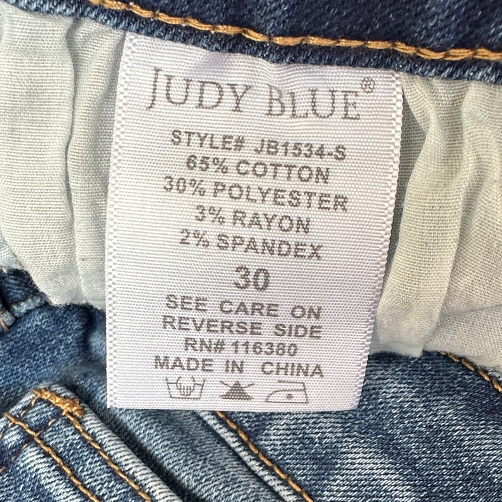 Judy Blue Medium Blue Slightly Distressed Rolled Fray Hem Jean Shorts size 10 - Picture 9 of 9